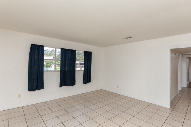 Foto del edificio - 4513 Guerlain Way