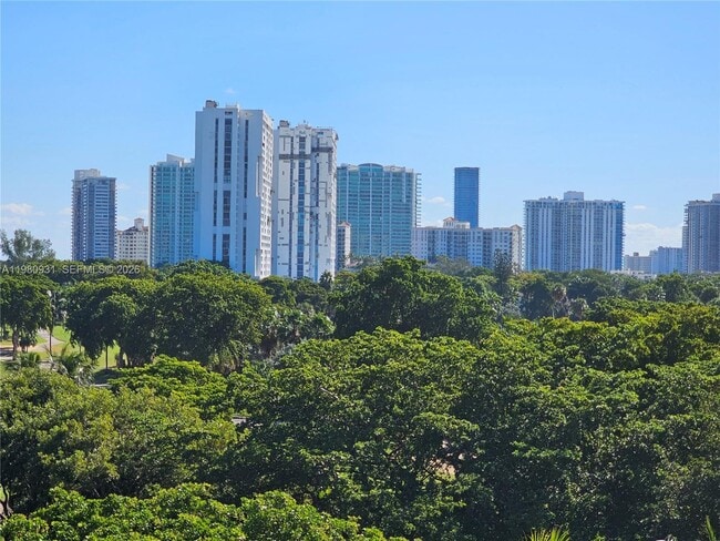 Foto del edificio - 20500 W Country Club Dr