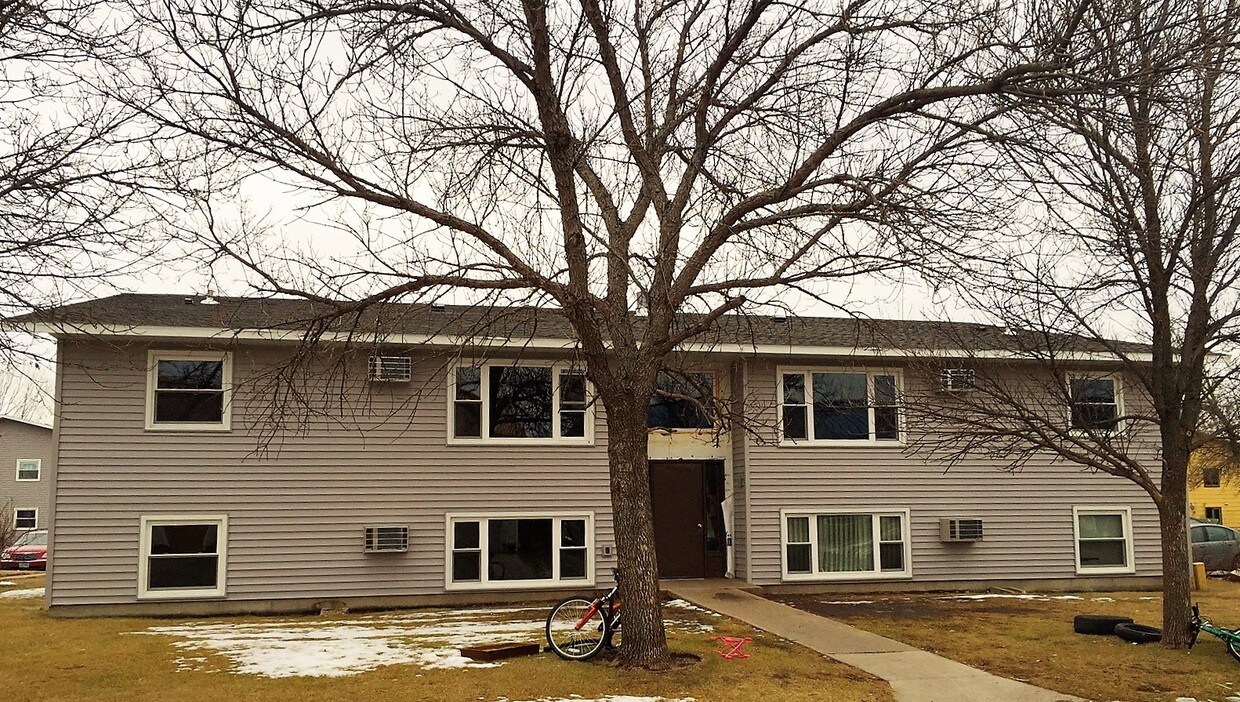 525 10th Ave SE Unit 101, Valley City, ND 58072 Room for Rent in