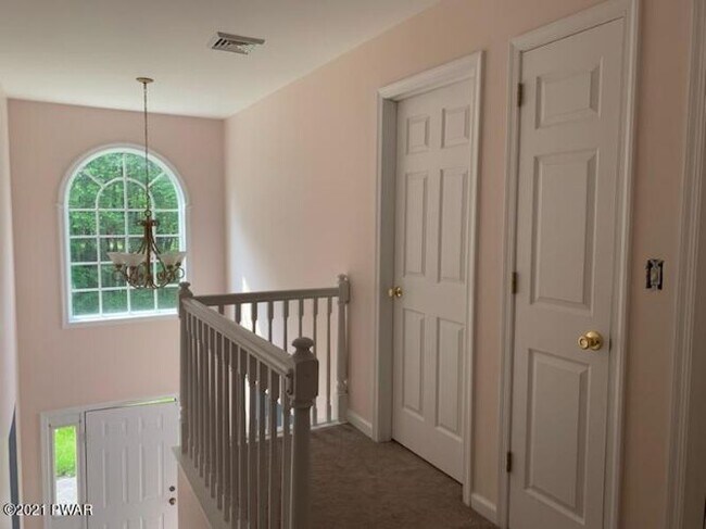 Foto del edificio - 185 Sunset Rd