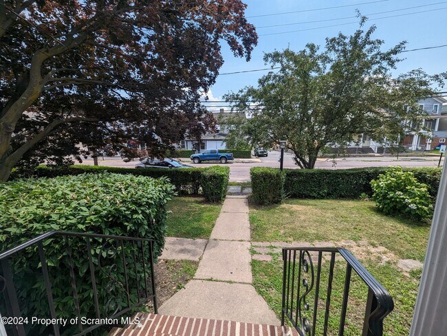 Foto del edificio - 828 Cedar Ave