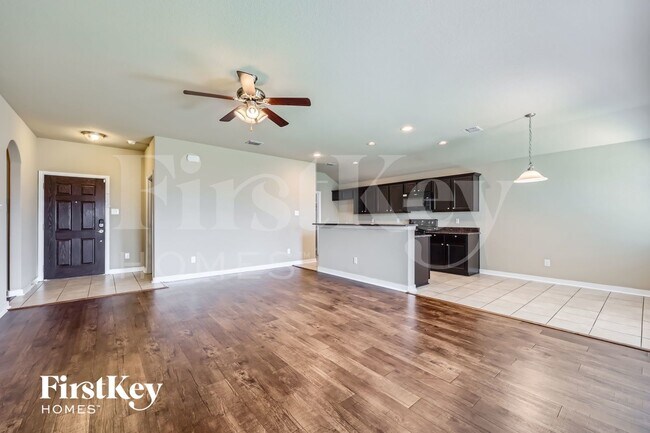 Building Photo - 3613 Cayman Dr