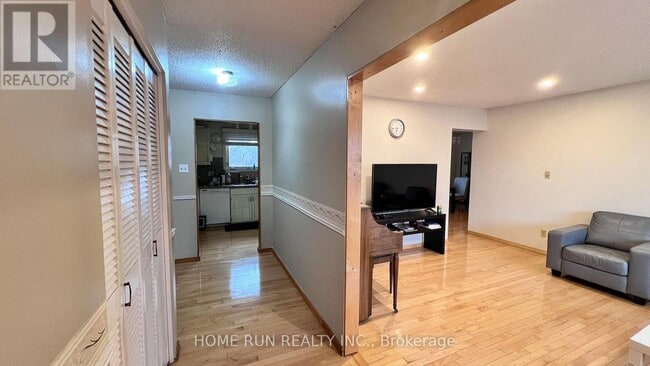 Building Photo - 960 Cahill Dr W