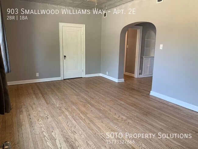 Building Photo - 2BD/1BA 2nd Floor Apartment Just a Step aw...