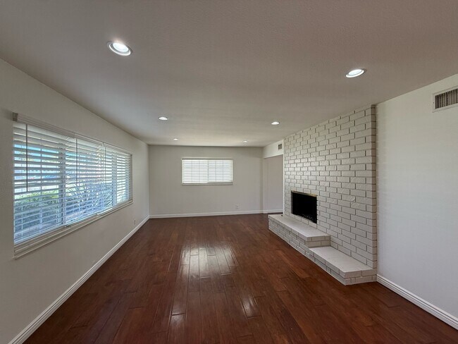 Foto del edificio - 1324 E Hickory Ln