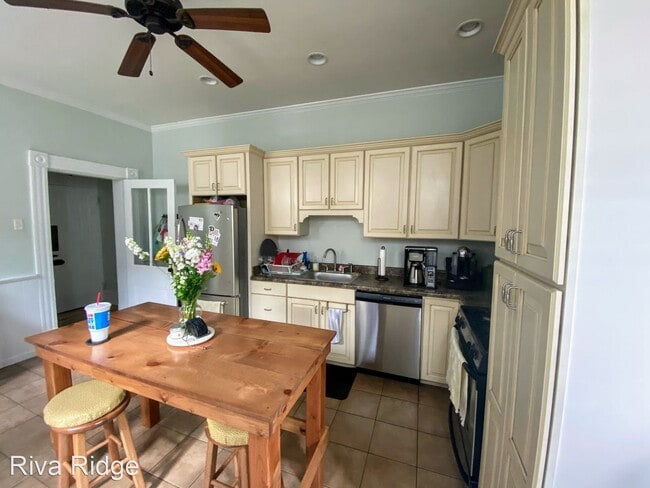 Building Photo - 3 br, 3 bath House - 2319 Jane Street