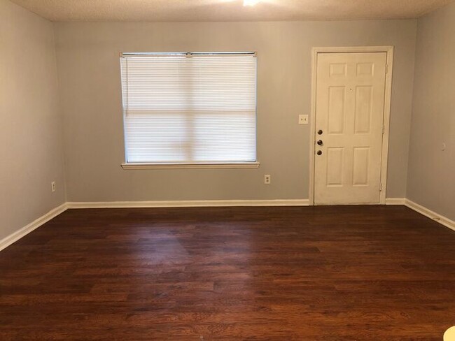 Foto del edificio - SPECIAL: HALF OFF FIRST MONTHS RENT!
