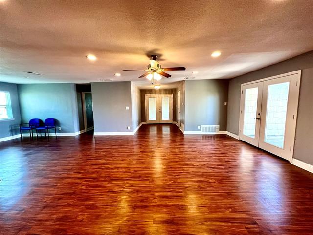 Foto del edificio - 3225 N Loy Lake Rd