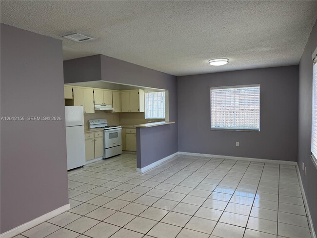 Foto del edificio - 837 SE 8th Ct