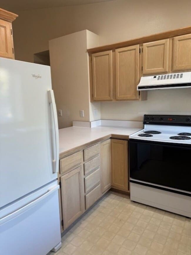 Building Photo - 2 Bdrm 1 bath