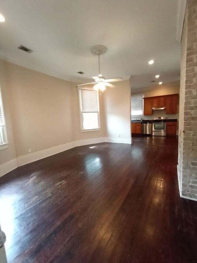 Foto del edificio - 121 N St Patrick St