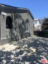 Building Photo - 6313 S Victoria Ave