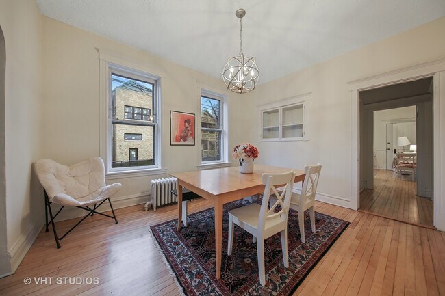 Foto del edificio - 2313 W Medill Ave