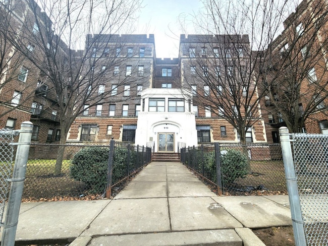 Building Photo - 600 Salem Ave