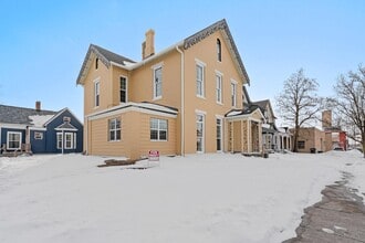 Building Photo - 621 E Main St