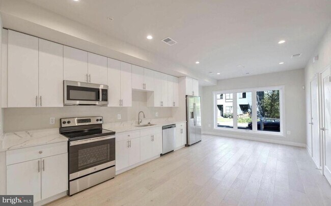 Foto del edificio - 2536 Elvans Rd SE