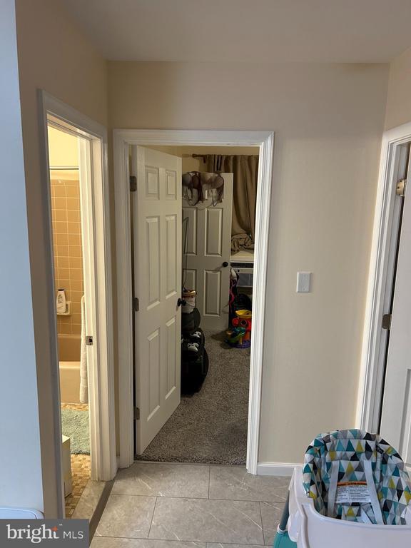 Building Photo - 302 River Rd