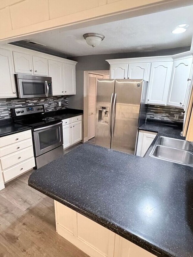 Foto del edificio - East Millcreek 2 bed 1 bath Condo