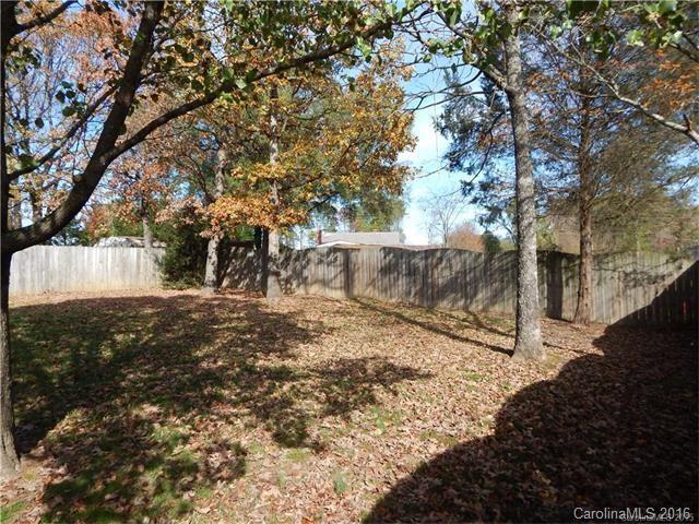 Foto del edificio - 4010 Brookforest Ln