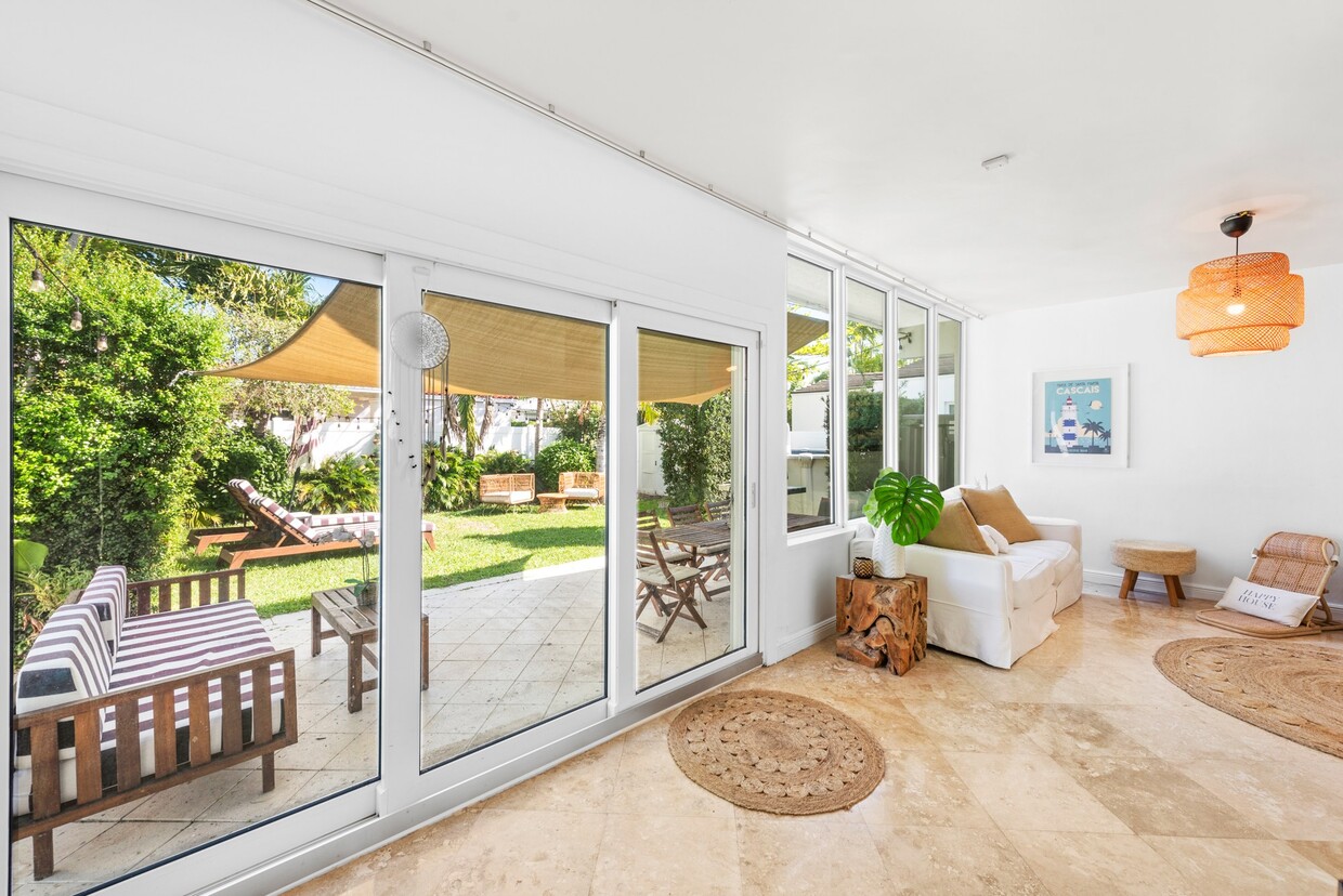 Foto principal - 9009 Hawthorne Ave