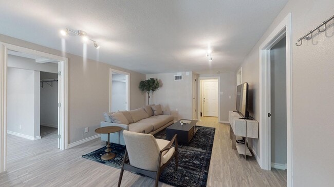 Building Photo - Beautifully updated San Antonio home by Botanical Garden