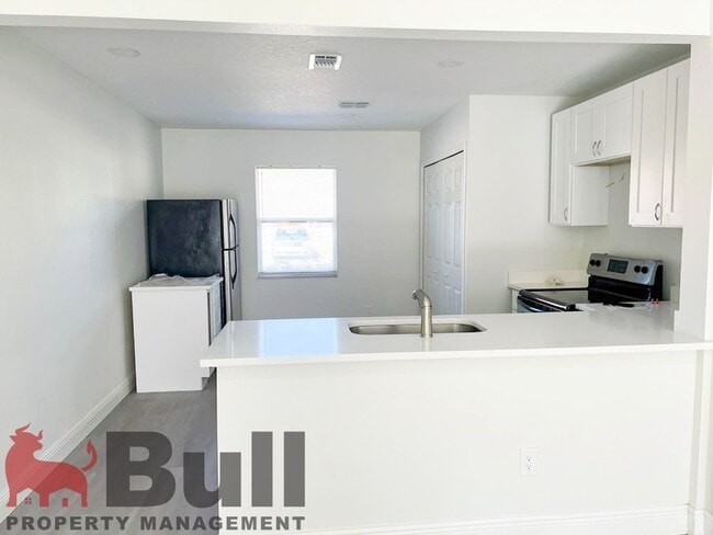 Building Photo - 34 Sandalwood Ct