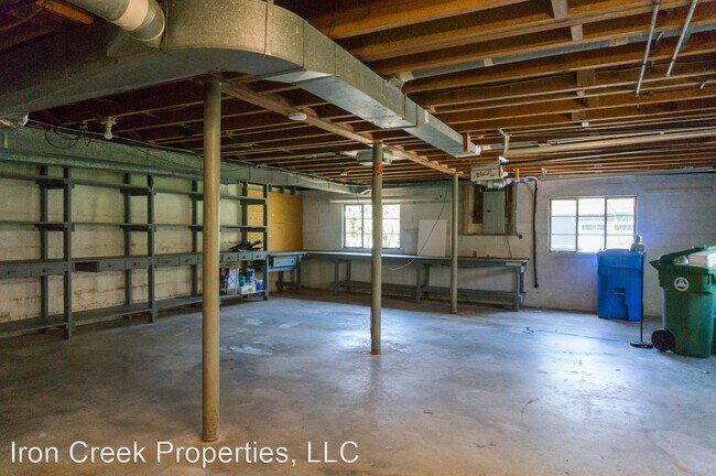 Foto del edificio - 3 br, 1.5 bath House - 14 Chateau Pl