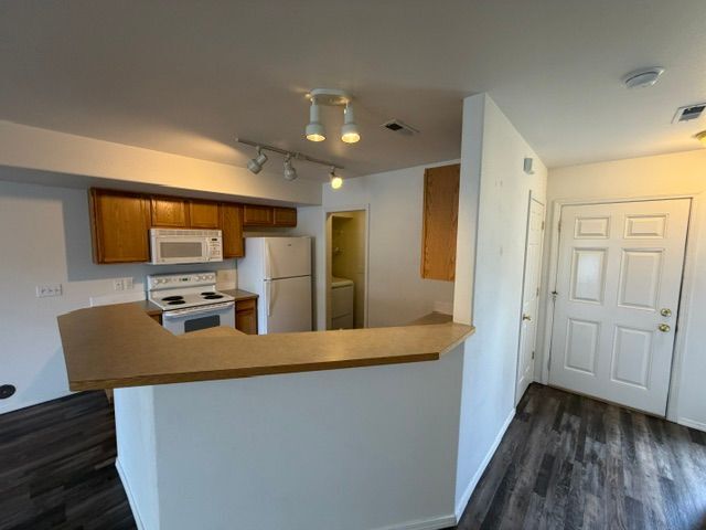 Foto del edificio - 233 E Shelby Ln