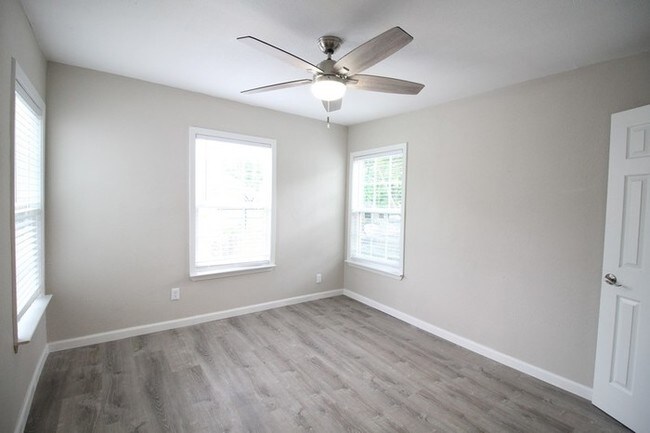 Building Photo - 2 bed, 1 bath home in Oak Cliff