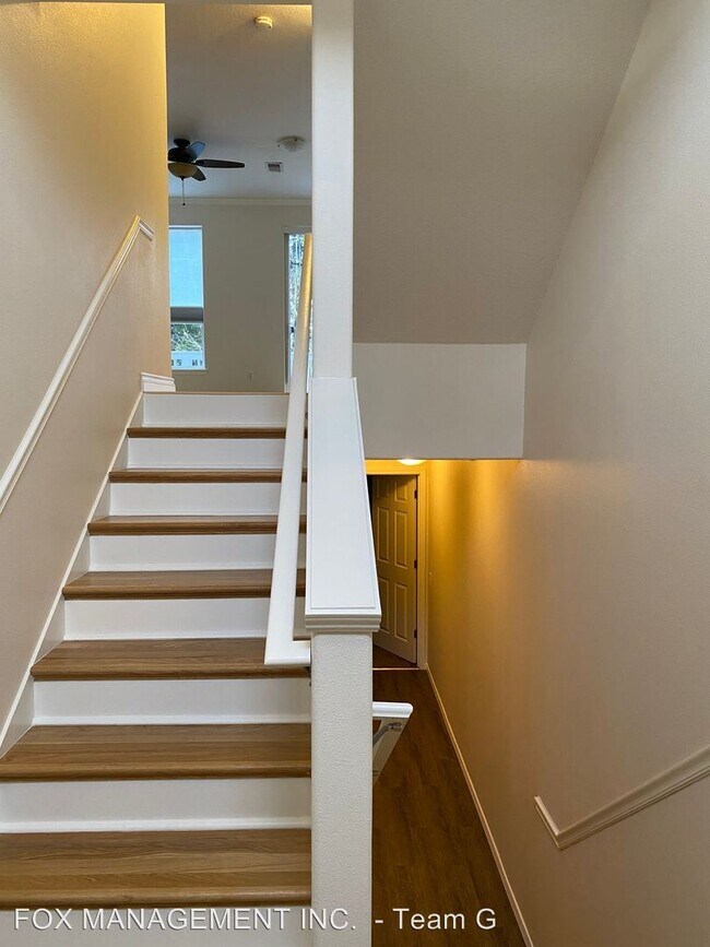 Building Photo - 3 br, 3 bath House - 2929 NW Kennedy Court