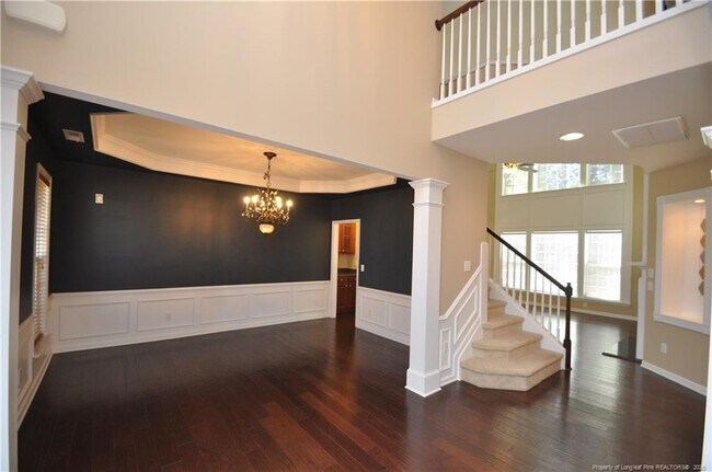 Foto del edificio - 300 Sutton Glen Dr
