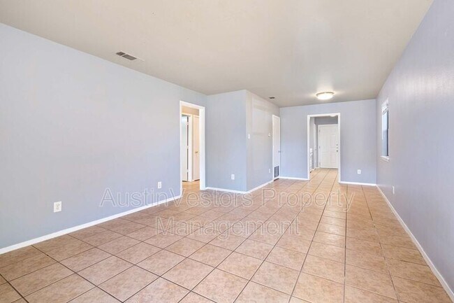 Building Photo - 401 E Janis Dr