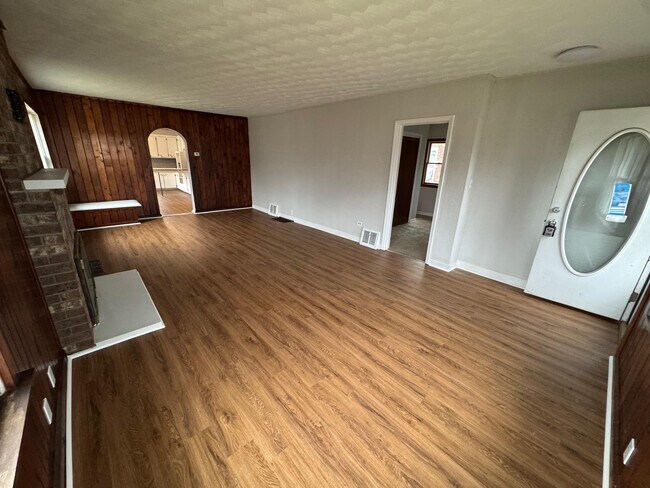 Building Photo - 1224 Tulip St