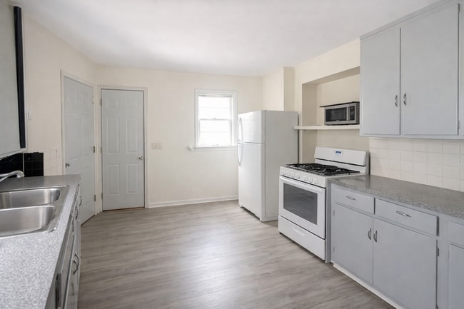 Building Photo - 1872 Marshall Ave