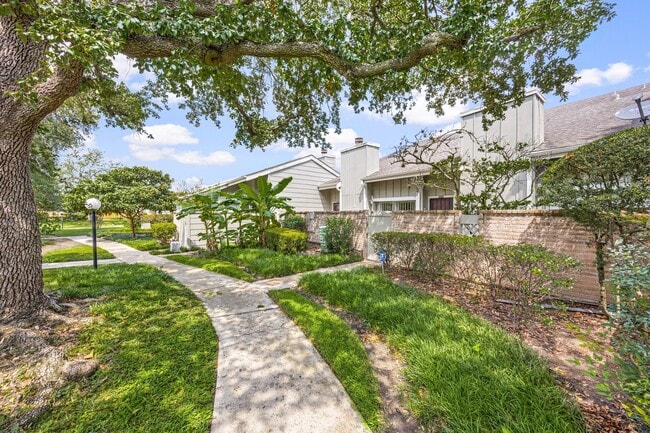 Building Photo - 7092 Greenway Chase St