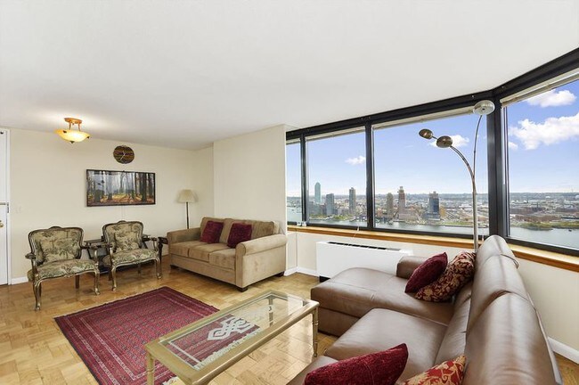 Building Photo - 425 E 52nd St