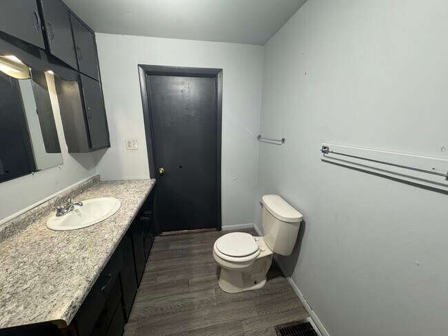 Building Photo - 102 Kentucky-