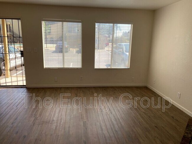 Building Photo - 4012 W Meadow Ave