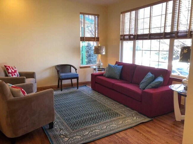Foto del edificio - Luxury four bed four bath patio home avail...