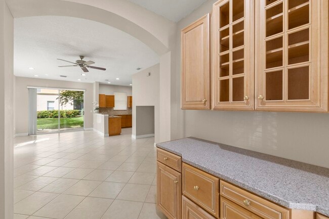 Foto del edificio - 340 River Bluff Ln