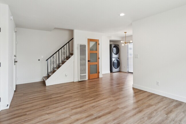 Foto del edificio - Champlin Properties