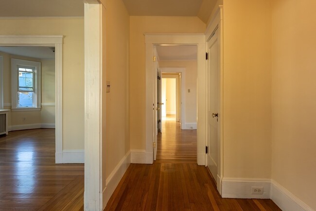 Foto del edificio - 87 Harnden Ave