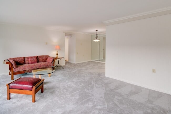 Building Photo - 328 Avenida Carmel