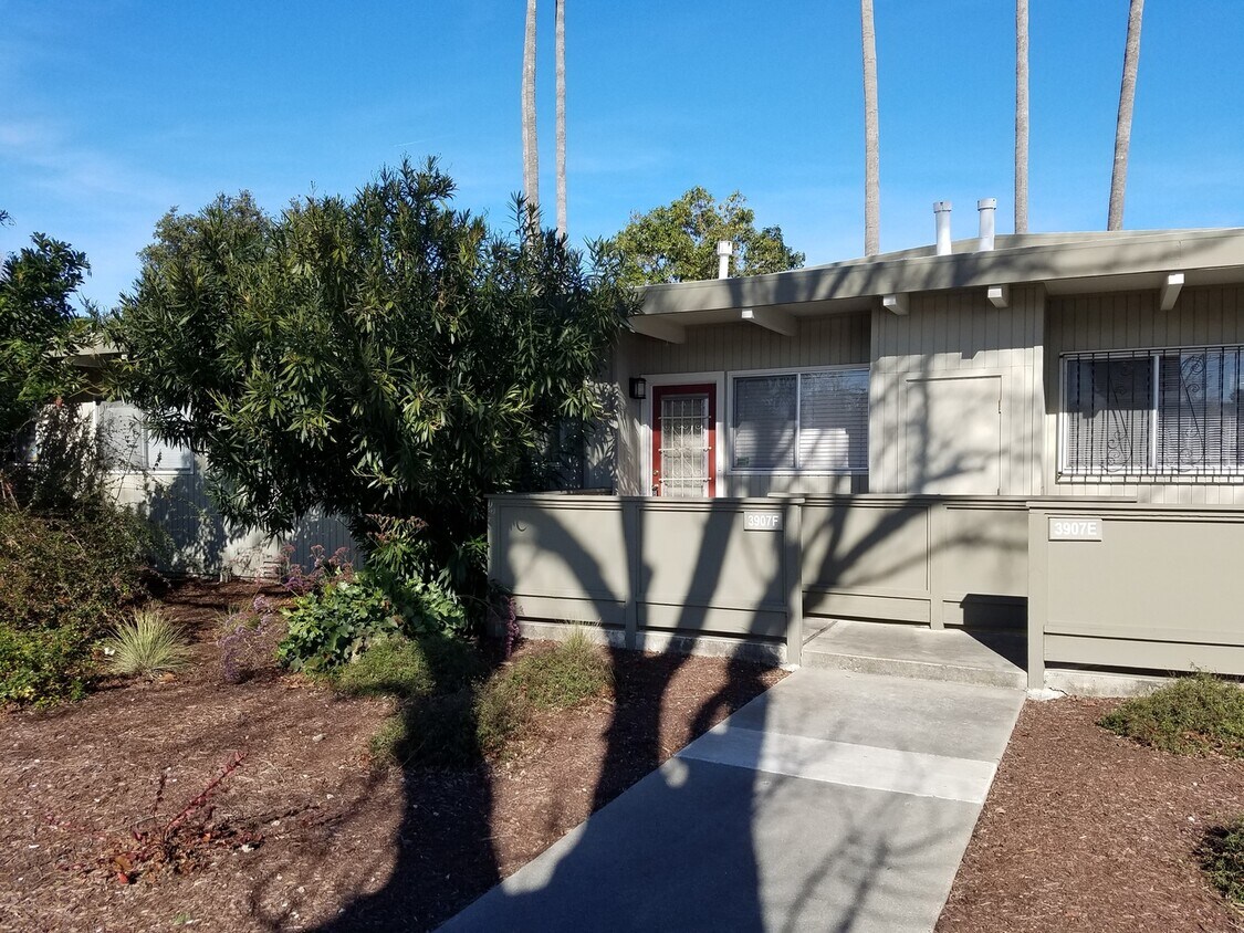 Primary Photo - M/I Bonus! Nice Townhouse in Gated Complex...