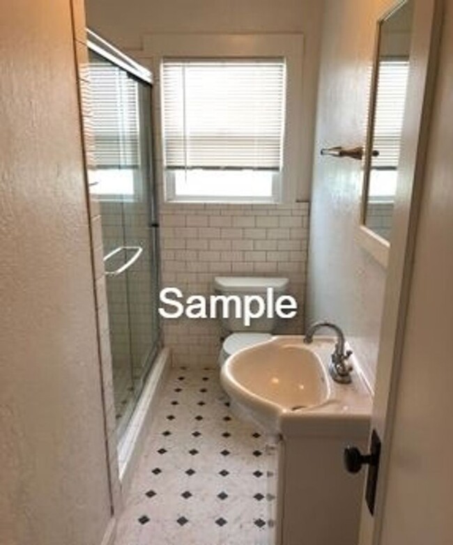 Building Photo - ****Now Available!****  Los Banos Country ...