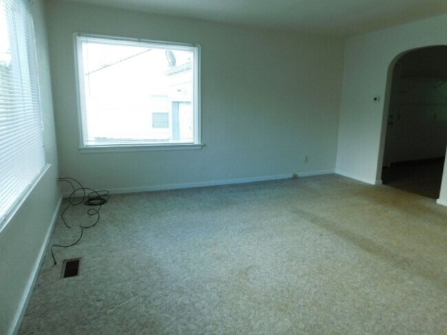 Foto del edificio - 2Bd/1Ba Single Story House - Available Soon!