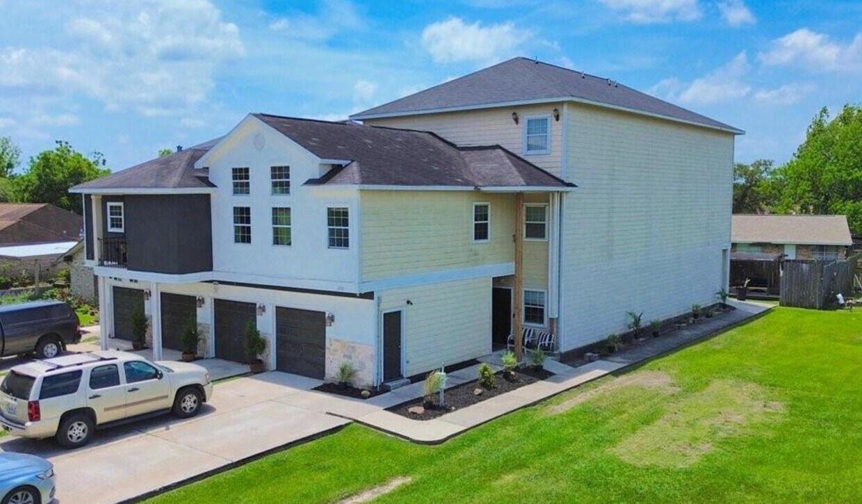 Foto principal - 13121 Vickery St
