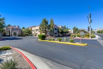 Building Photo - 1900 Villa Palms Ct