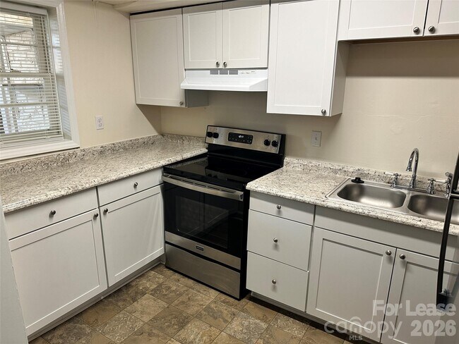 Building Photo - 920 McAlway Rd