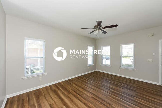 Building Photo - 3 Bedroom Pet-Friendly Home in Nashville, TN with Main Street Renewal
